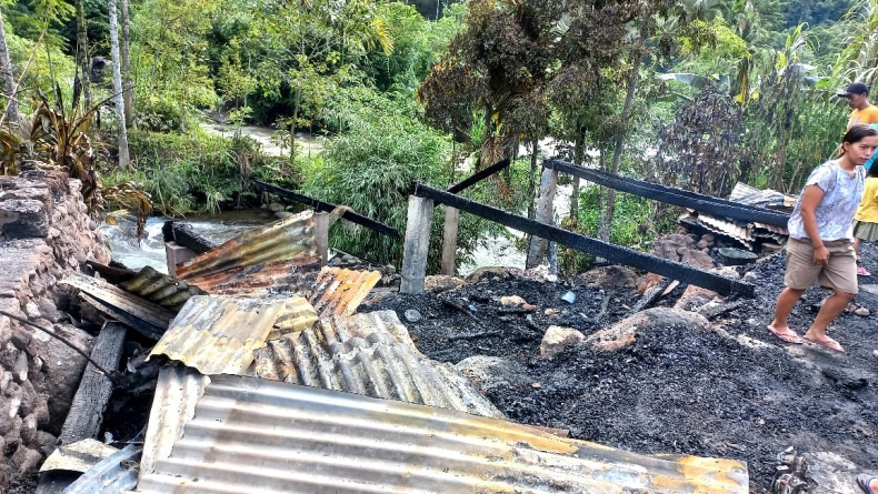 Ditinggal Berobat, Rumah Petani di Solok Selatan Ludes Terbakar