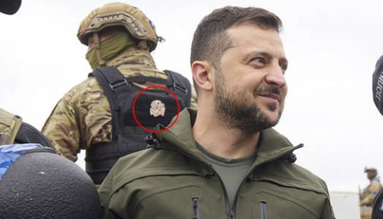  Presiden Ukraina Dikawal Tentara yang Gunakan Simbol Pasukan Nazi, Kok Bisa ?