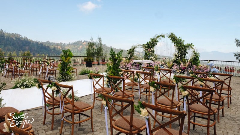 Pernikahan Intimate yang Syahdu di Plataran Bromo - Bagian 2