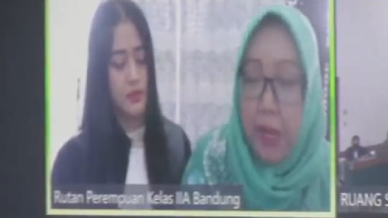 Ade Yasin Emosional dan Nangis saat Bacakan Pleidoi di Pengadilan