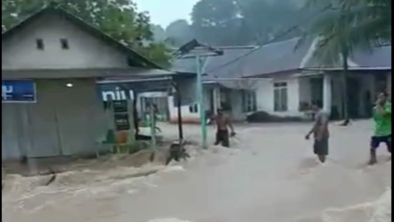 Banjir Rendam Puluhan Rumah di Desa Tanjung Labu Bangka Selatan