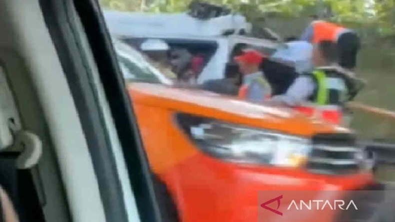 Elf Tabrak Belakang Truk di Km 136 Tol Cipali, Ada Korban Tewas