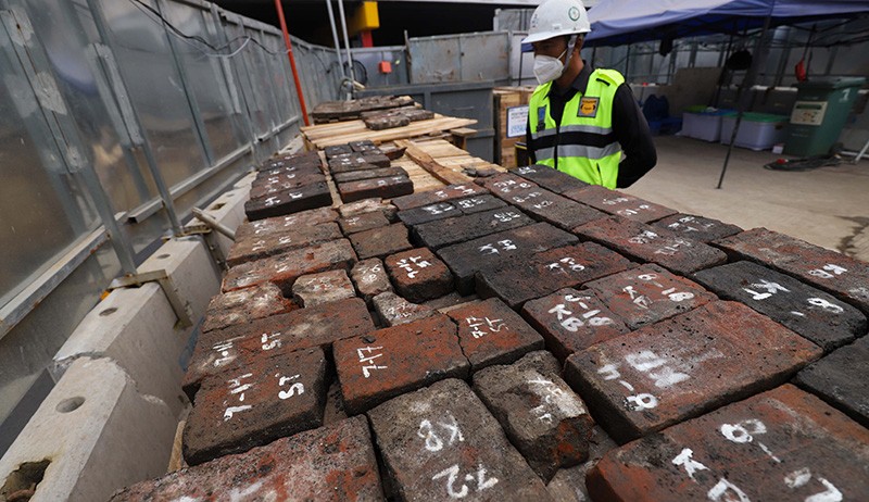 Penampakan Artefak Ditemukan saat Gali Terowongan Proyek MRT Jakarta - Bagian 6