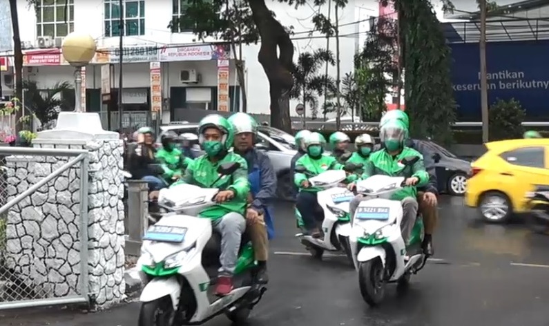 Terapkan Ojol Day, Ribuan ASN Makassar Naik Transportasi Online ke Balai Kota 