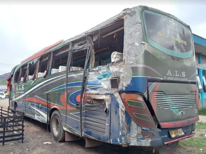 Bus ALS Terguling di Jalinsum Tapsel, 9 Penumpang Luka-Luka
