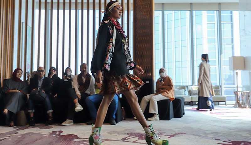 10 Suku di Indonesia Menjadi Inspirasi Fashion - Bagian 4