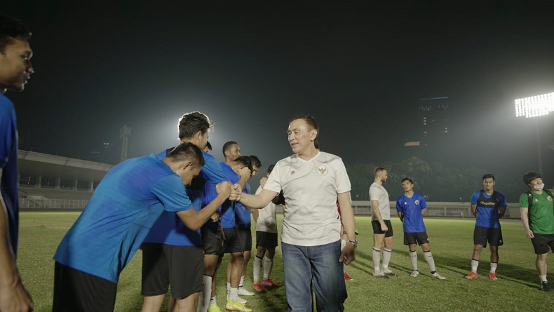 Tinjau Timnas Garuda Latihan di Sidolig, Ketum PSSI Ingatkan tentang Spirit Bandung Lautan Api