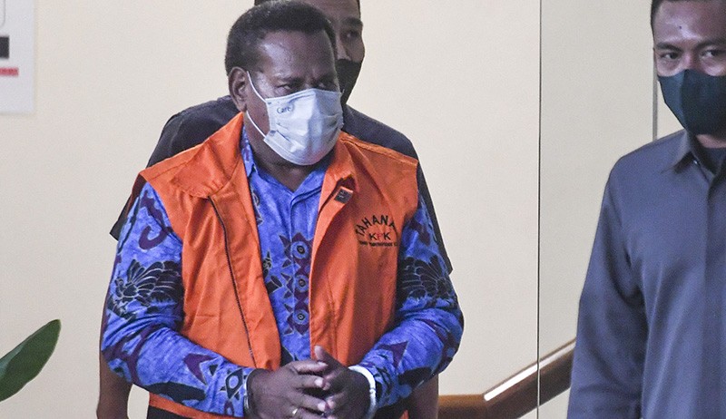 Pejabat Diduga Korupsi Pembangunan Gereja Mimika Ditahan KPK - Bagian 3