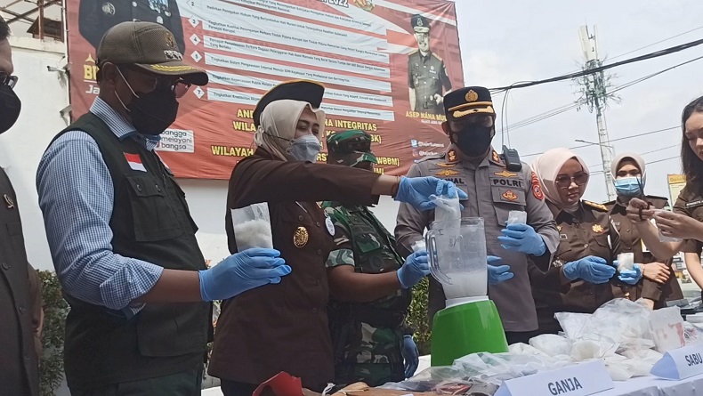 Kasus Peredaran Narkoba di Sukabumi Masih Tinggi, Kejari Blender 4 Kg Sabu
