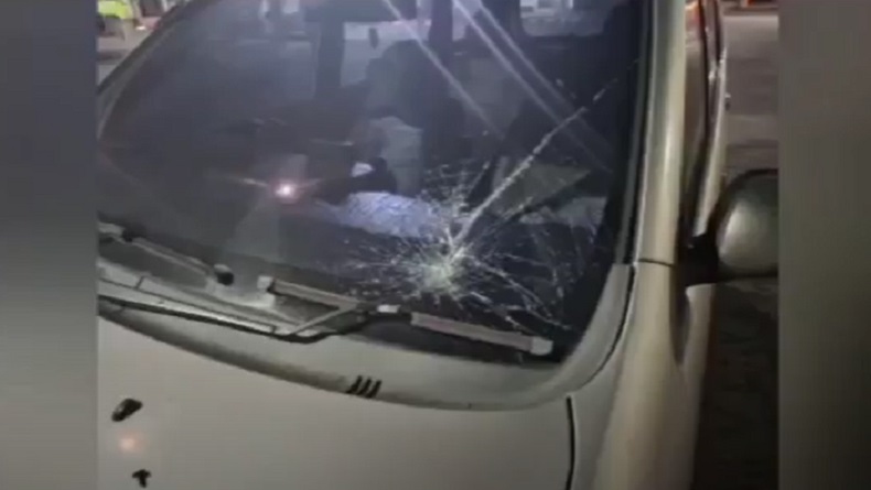 Teror Pelemparan Batu ke Mobil di Kediri Resahkan Warga, Pelaku Diduga Naik Motor