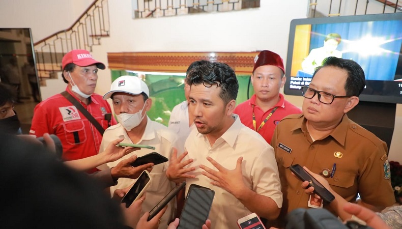 title Wagub Emil Ajak Aremania Terdampak Tragedi Kanjuruhan Periksakan Diri ke Faskes Terdekat Wagub Emil Ajak Aremania Terdampak Tragedi Kanjuruhan Periksakan Diri ke Faskes Terdekat