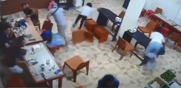 Hendak Cari Pria yang Ganggu Istrinya, Pemuda Ini Malah Serang Pengunjung Warkop, 1 Orang Terluka