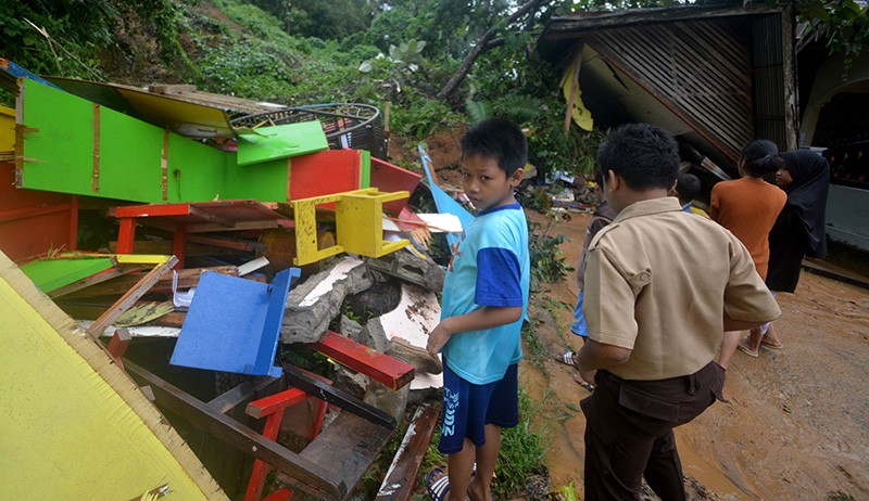 Longsor di Padang, Sekolah Paud Hancur Tertimbun Tanah