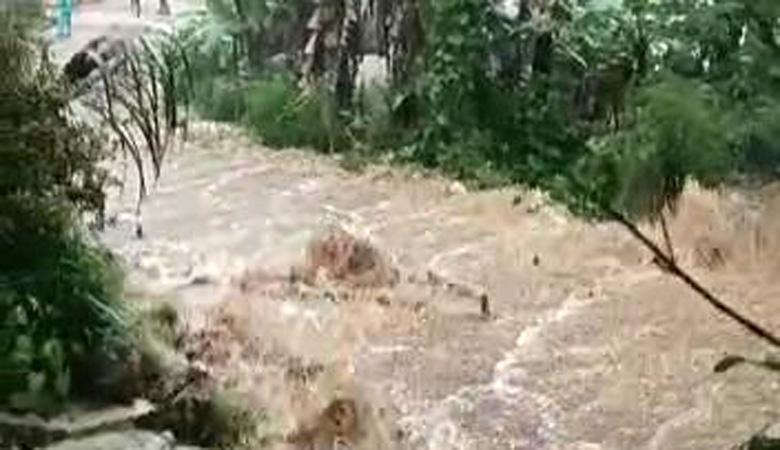  Embung Meluap akibat Diguyur Hujan, Jalur Menuju Curug Cipendok Terendam Banjir