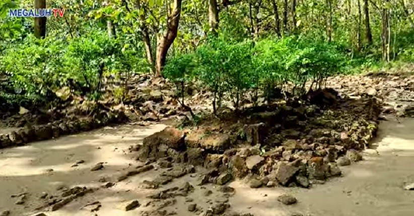 Tersembunyi di Lereng Gunung Tulungagung, Muncul Sisa Batu Candi Berbentuk Makam Raksasa