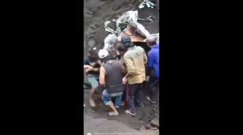 Viral Detik-detik Penyelamatan Sopir Truk Korban Longsor Galian C di Karangasem, Evakuasi Dramatis