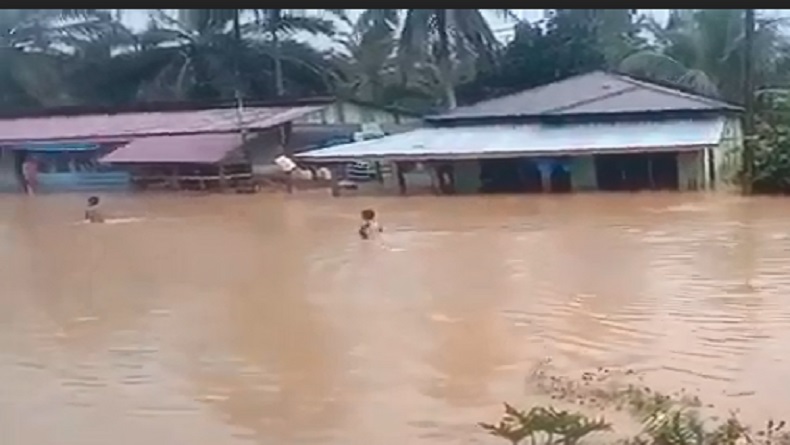 Banjir Terjang Batu Bara, Ratusan Rumah Terendam Hingga 1,5 Meter