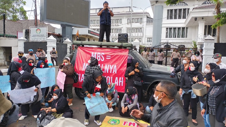 Sekolah di Bandung Minta Sumbangan Jutaan Rupiah, Emak-Emak Tuntut Pergub Dicabut