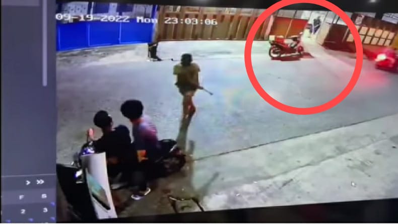 Viral Kakek Gahar Keluarkan Tombak saat Didatangi 3 Pemuda Bawa Senjata Tajam di Medan