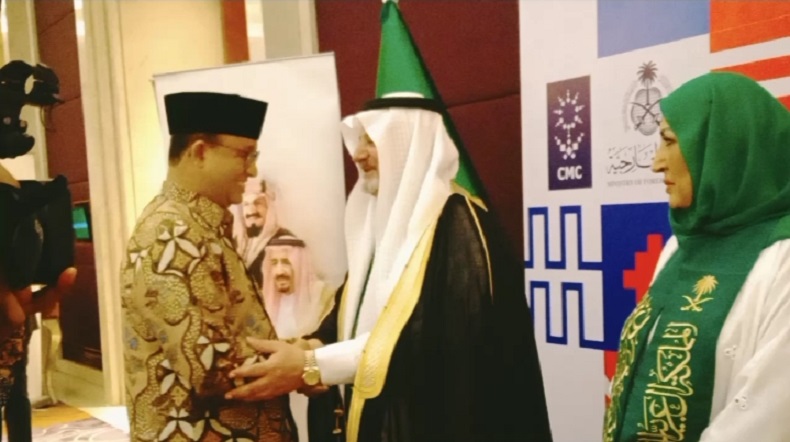 Kompak Kenakan Batik Cokelat, Anies dan Menag Hadiri Perayaan Hari Nasional Arab Saudi di Jakarta