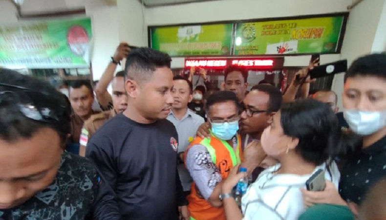 title Jadi Tersangka Korupsi Dana Covid-19 Rp1,5 Miliar, Sekda Flores Timur Ditahan Jadi Tersangka Korupsi Dana Covid-19 Rp1,5 Miliar, Sekda Flores Timur Ditahan