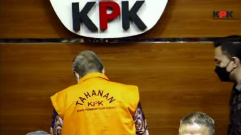 Penampakan Hakim Agung MA Sudrajad Dimyati Resmi Ditahan KPK, Pakai Rompi Oranye dan Diborgol