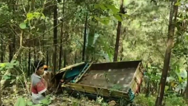 Truk Terjun ke Jurang akibat Rem Blong di Cilacap, 1 Orang Tewas