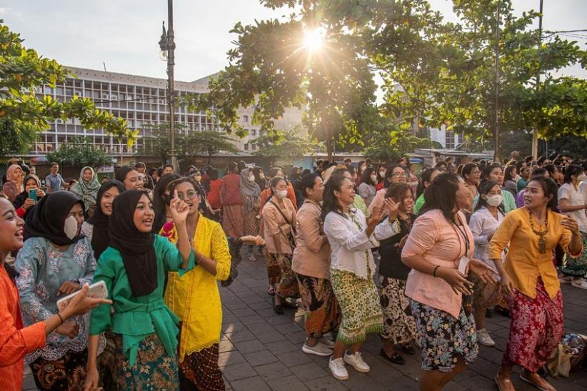 Kota Lama Semarang Dibanjiri Perempuan Berkebaya  - Bagian 2