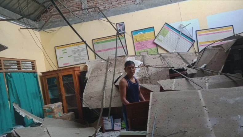 Puting Beliung Robohkan Atap Sekolah di Bojonegoro, Rumah Warga Nyaris Rata dengan Tanah