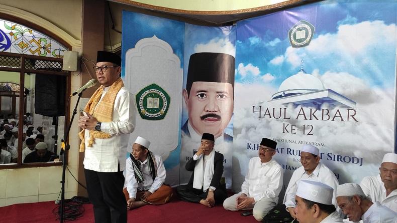 Hadiri Haul ke-12 KH Yayat Ruhyat Sirodj, Kang Ace Tepis Isu Madrasah Akan Dihapus