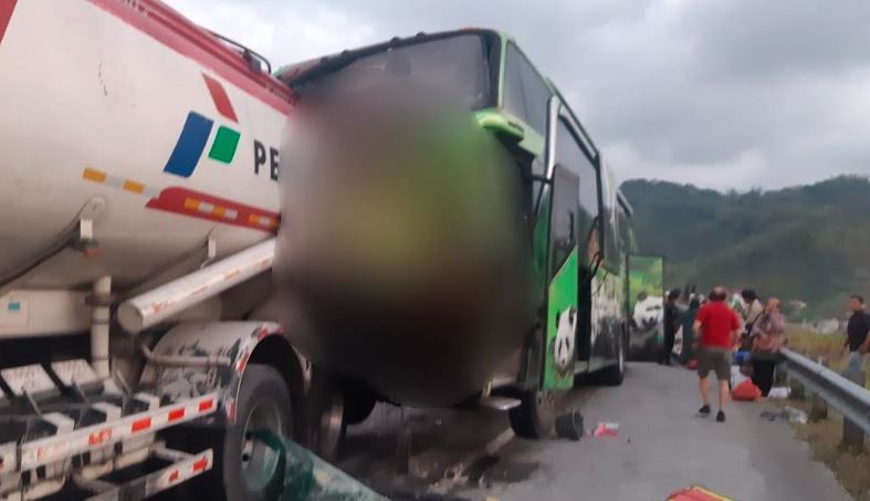 Kecelakaan Beruntun 5 Kendaraan di Tol Pandaan-Malang, 1 Tewas 6 Luka-Luka