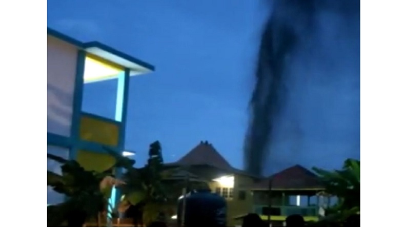 Muncul Semburan Air Bercampur Lumpur hingga 30 Meter di Ogan Ilir, sempat Terdengar Gemuruh