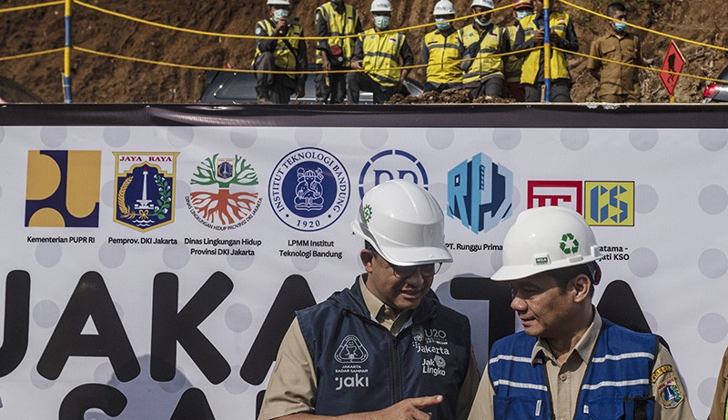 Gubernur Anies Baswedan Cek Pembangunan Sistem Penyaringan Sampah Kali Ciliwung - Bagian 2