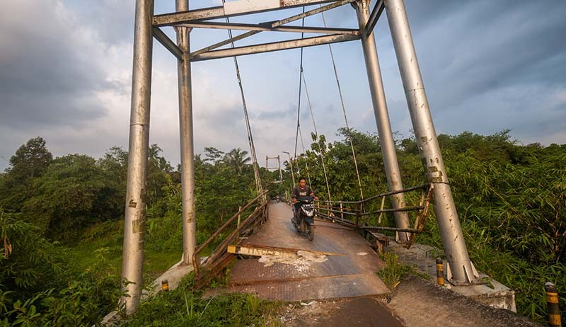Infrastruktur Lebak Rusak Lagi, Kali Ini Jembatan Gantung Rangkasbitung - Bagian 2
