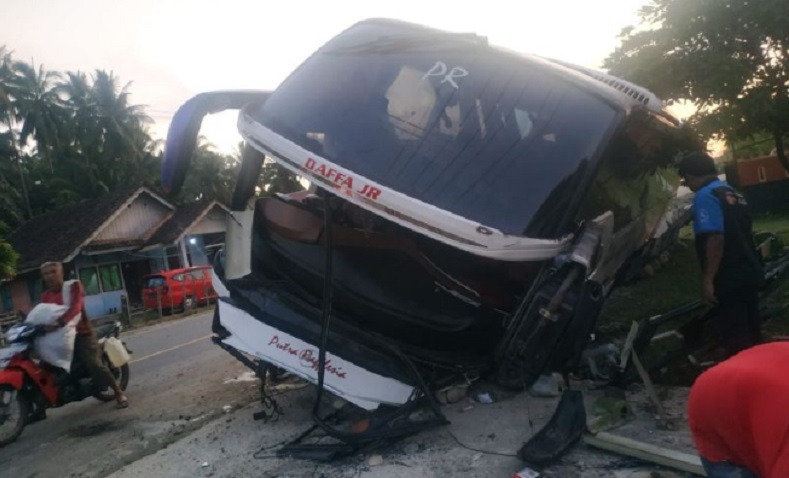 Bus Rombongan Altet Bela Diri Kecelakaan di Kaur, 2 Penumpang Luka-luka