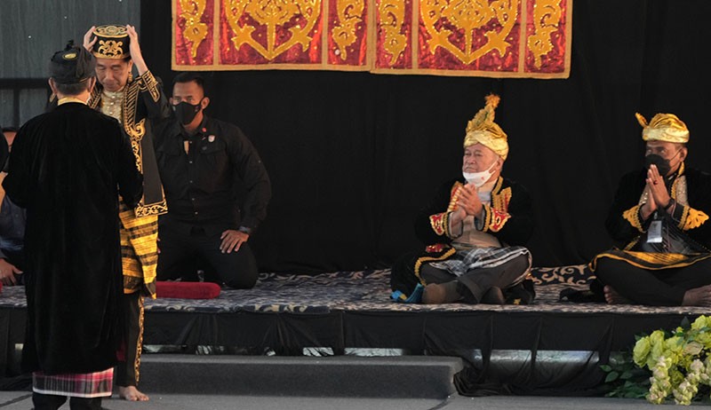 Presiden Jokowi Terima Gelar Kehormatan Kesultanan Buton - Bagian 3