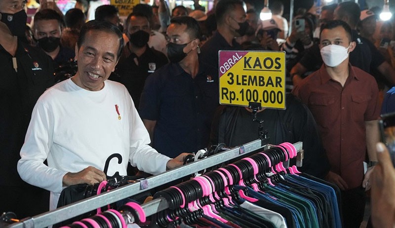 Beruntung, Anak Ini Dibelikan Mainan oleh Presiden Jokowi di Pasar Malam - Bagian 3