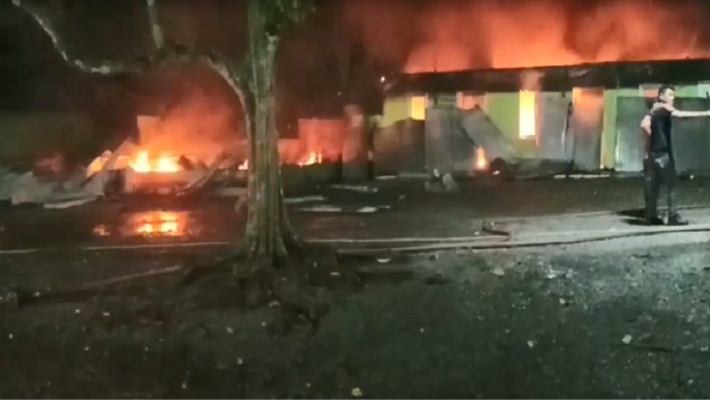 Terekam CCTV, Tempat Hiburan Malam di Deliserdang Dibakar Orang Tak Dikenal