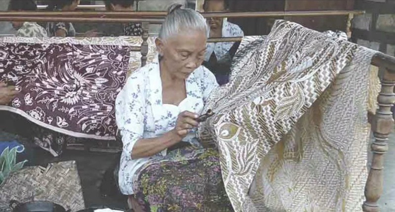 Warga Dilarang Pakai Batik Parang di Desa Ngluyu, Alasannya Menakutkan!