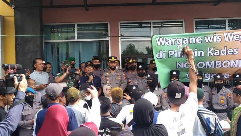 Diduga Berselingkuh, Kades di Banjarnegara Didemo Ratusan Warga