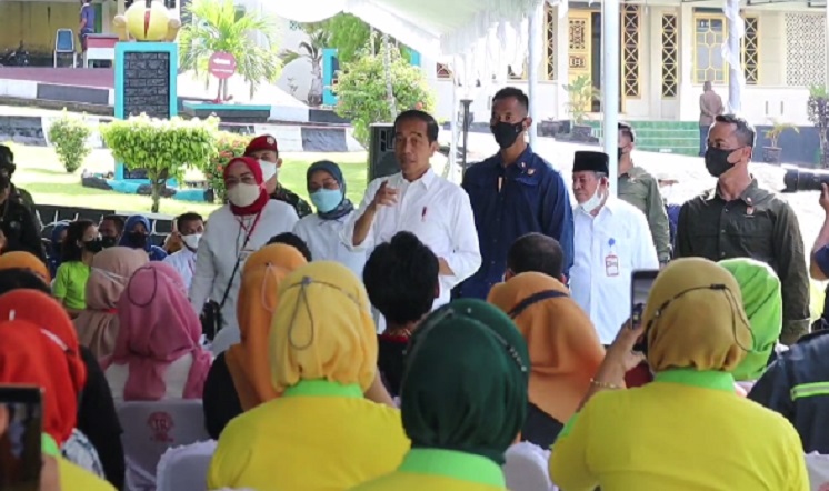 Jokowi Sebut Penyaluran BSU Akan Dipercepat