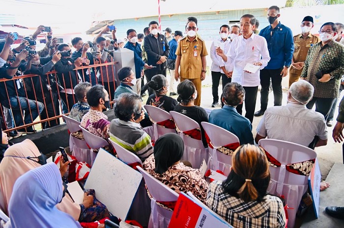 Jokowi Kunjungi Jailolo, Bagikan 3 Bansos Ini 