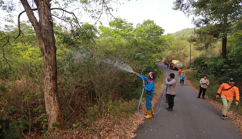 Ini Penyebab Kebakaran Hutan Lereng Gunung Ceremai Meluas - Bagian 3