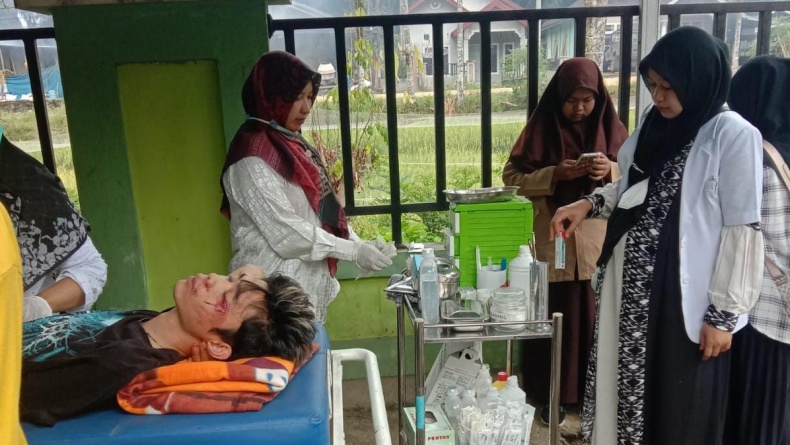 Kena Pecahan Kaca, Pasien Puskesmas di Pasaman Barat Terluka akibat Gempa