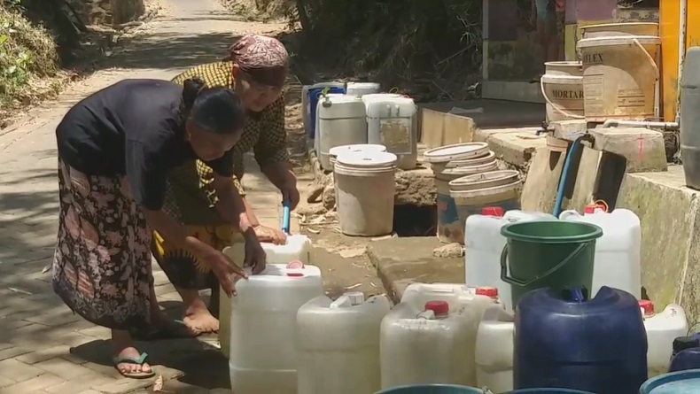 2 Desa di Pasuruan Kekeringan, Warga Harus Antre 4 Hari untuk Dapat Air Bersih
