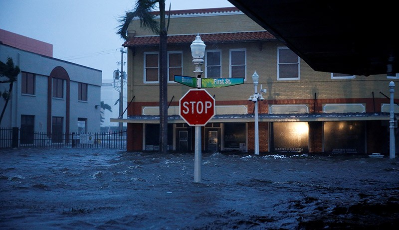 Kota-Kota Hancur Diamuk Badai Ian - Bagian 4