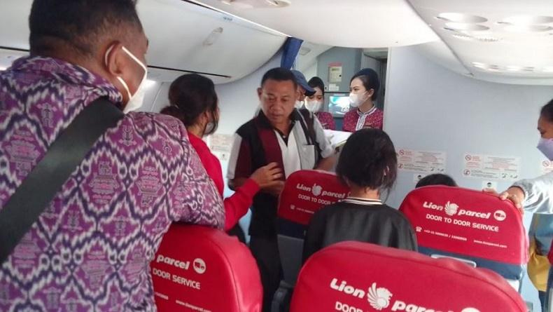 title Pesawat Lion Air Tujuan Sorong Mendarat Darurat di Biak, Sempat Berputar-putar di Udara 1 Jam Pesawat Lion Air Tujuan Sorong Mendarat Darurat di Biak, Sempat Berputar-putar di Udara 1 Jam