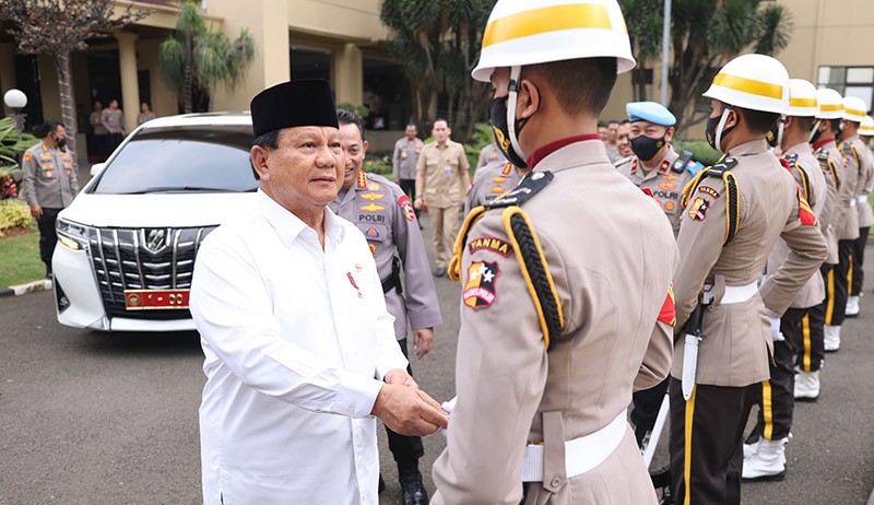Prabowo Berikan Pistol G2 Elite Silver-Hitam kepada Kapolri, Ini Penampakannya - Bagian 2