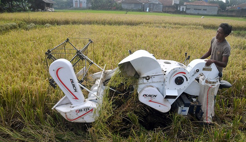 Petani Mulai Gunakan Mesin untuk Mempercepat Proses Panen Padi - Bagian 1