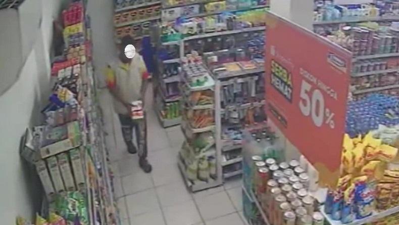 Terekam CCTV Pria Gasak Kotak Susu di Minimarket KBB, 24 Jam Pelaku Diringkus 